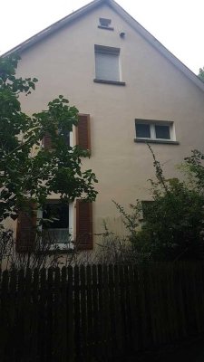 Doppelhaushälfte zentral, und doch im Grünen