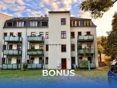 Sonnig und grün! Hochwertig sanierte Altbauwohnung mit Balkon & großem Grundstück in Dresden+++