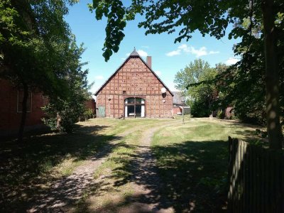 Historische Hofstelle in ruhiger Ortslage mit Hofwiese