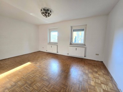 * * * GÜNSTIGE WOHNUNG zum AUFHÜBSCHEN... 8 Radmin. zum BAUERNMARKT am LENDPLATZ... 10 RADMIN. zum HAUPTPLATZ + FH-JOANNEUM... 12 RADMIN. zur KF-UNI * * *