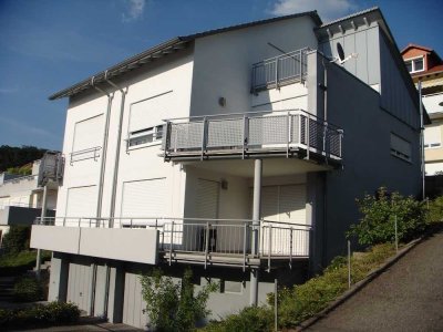 WG-Einzelzimmer möbliert groß im Dachgeschoss vorne