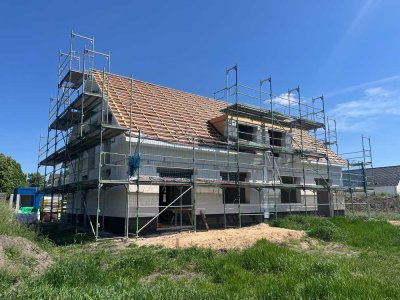 Moderne Doppelhaushälfte in gefragtem Wohngebiet von Wagenfeld