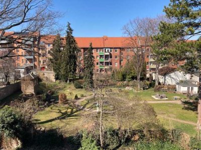 Dachgeschosstraum über den Dächern der Stadt mit Parkblick und 2 Balkonen !