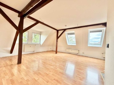 Bezugsfreie 2-Zimmer-Wohnung im Dachgeschoss mit Einbauküche