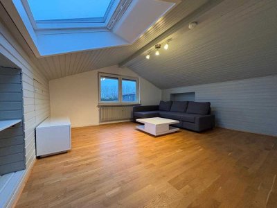 Attraktive Dachgeschosswohnung mit viel Sonnenlicht in ruhiger Wohnlage