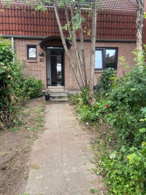 Stilvolles, saniertes 4-Raum-Reihenhaus mit EBK in Hannover Sahlkamp