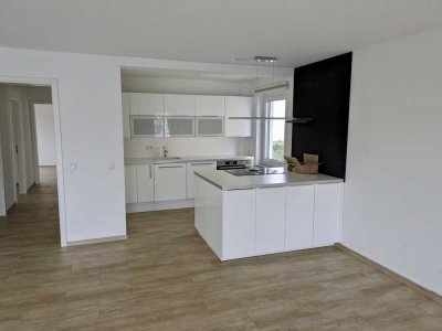 Moderne 4 Zimmer Wohnung mit 2 Balkonen und EBK in Hirschberg
