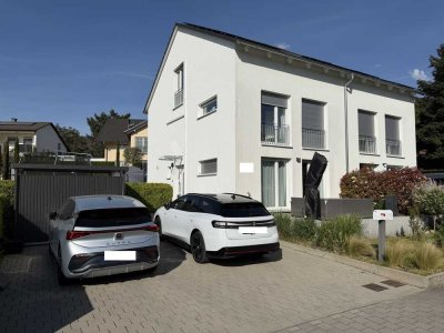 Moderne Doppelhaushälfte mit PV- und Klimaanlage & zwei Terrassen in Baden-Baden-Neuweier