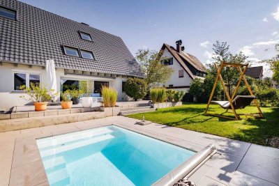 Luxuriös saniertes Traumhaus mit Pool & Charakter in Top-Lage von Denzlingen