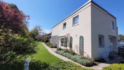 Grünes Domizil am Stadtrand ! Attraktives Reiheneckhaus mit Garten und Südterrasse