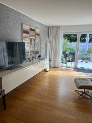 Schicke 2,5  Zimmer mit kl. Garten Super Lage in Windberg
