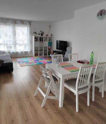 Exklusive 3 Zimmer Wohnung mit Küche, Balkon und Stellplatz (Barrierefrei)