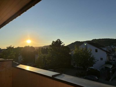 Renovierte & möblierte 2-Z-Whg mit Stellplatz & zentrumsnah