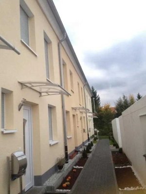 Schönes und vollst. renoviertes 5-Zimmer-Reihenhaus mit EBK