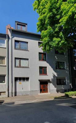 Vermieten und selbst nutzen: MFH  mit 5 Wohnungen, Garage und großzügigem Grundstück