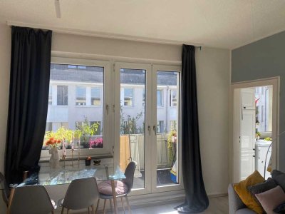 Balkon + EBK renovierte helle gut geschnittene 2 Zimmer Wohnung KDB