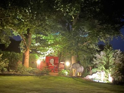 "Stil" kann man doch kaufen - Die Außenanlagen incl. der Terrassen über 400.000 € - Schwimmteich