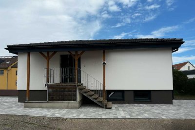 5-Raum-Einfamilienhaus & 1-Zimmer Einliegerwohnung im Keller & Baugrundstück