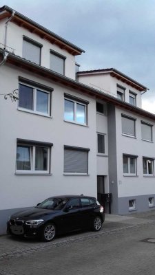 Freundliche und neuwertige 2-Raum-DG-Wohnung mit gehobener Innenausstattung mit Balkon in Owen