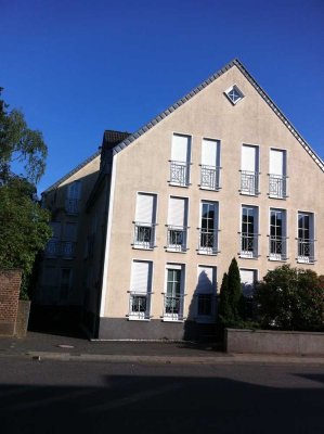 Kerpen-Sindorf, gepflegte 3-Zimmer-EG-Wohnung mit Terrasse in gepflegtem 6-Familienhaus