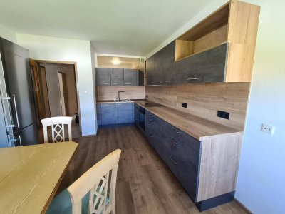 Miete: Geräumige 2,5 Zimmerwohnung