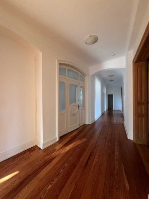 5 Zimmer / Perfekte Wohnung mitten in der City/ Altbau