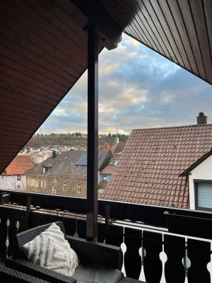Ansprechende und sanierte 3-Zimmer-DG-Wohnung mit Einbauküche in Ispringen