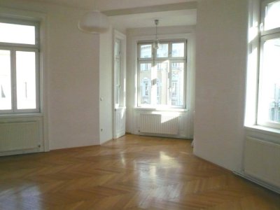 Schöne klassische Altbauwohnung