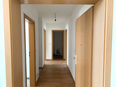 Wohnen in Citynähe mit Aufzug und Balkon - Wir renovieren für Sie