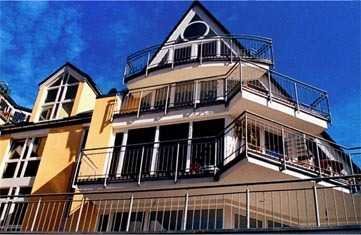Lichtdurchflutete Niedrigenergie - 2,5 Zi Wohnung mit Privat-Dachgarten - südl Innenstadt OS