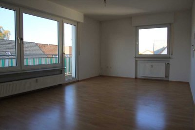 Ansprechende und vollständig renovierte 3-Raum-Wohnung mit Balkon in Hanau Steinheim