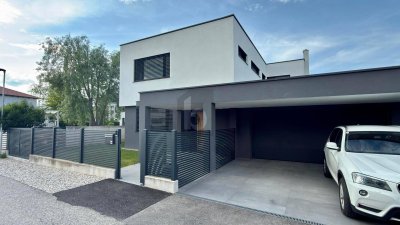 EXKLUSIVER, NEUWERTIGER FAMILIEN-WOHNTRAUM MIT HOCHWERTIGER AUSSTATTUNG