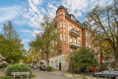 Attraktive und gut geschnittene 2-Zimmer-Dachgeschosswohnung in Wiesbaden-Westend