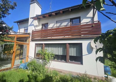 Freistehendes EFH mit Wintergarten und angebauter Garage