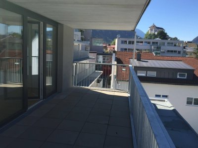 Neuwertige 2-Zimmer Wohnung mit Balkon im Stadtzentrum (möbliert)