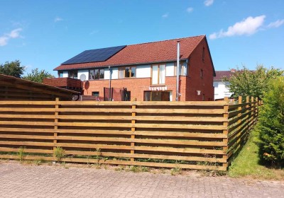 Doppelhaushälfte im Auetal mit Doppelcarport und Kamin