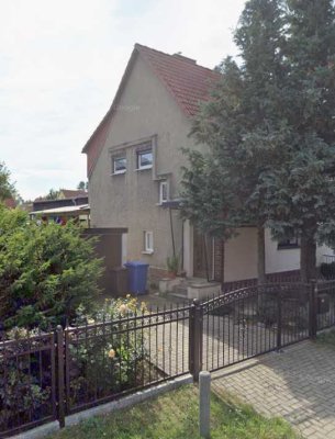 Sanierungsbedürftige Doppelhaushälfte Berlin-Mahlsdorf, 825 qm Grund,  Hammergrundstück abteilbar