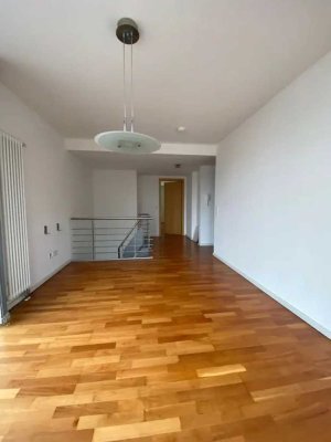 Wunderschöne 3,5 Zimmer Wohnung mit Balkon Mitten in Stuttgart