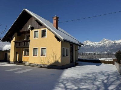 Gepflegtes Wohnhaus mit Nebengebäude, Garage, voll unterkellert, in Admont mit traumhaftem Bergblick