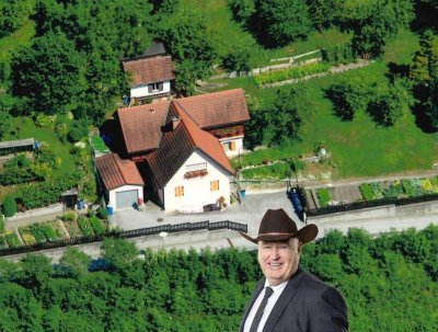 Hanggrundstück mit Altbestand nahe der Bahnlinie aber günstig
