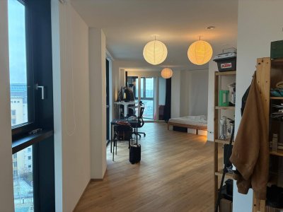 Helles Neubau-Studio (43,5m²) mit Balkon, Yogastudio, Terassen * Befristet * Nachmieter