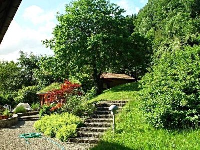 Exklusive Landhauswohnung mit besonderem Ambiente, offenes Wohnen, Panoramaaussicht, Gartenbereich