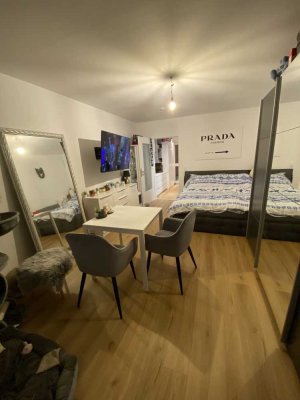 Stilvolle, modernisierte 1-Zimmer-Wohnung mit Balkon und Einbauküche in Neufahrn bei Freising
