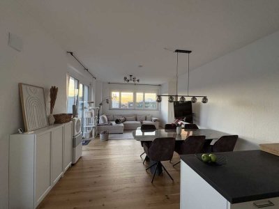 3-Zimmer Penthouse mit Einbauküche und Dachterrasse in Toplage