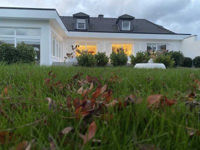 Zukunftsorientiert: Wärempumpe geplant! Exklusives Landhaus in Meerbusch – Ein Refugium der Eleganz