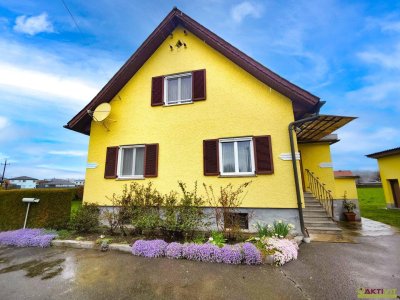 Gepflegtes Einfamilienhaus in ruhiger Lage mit großem Garten. - Ausbaupotential inklusive.