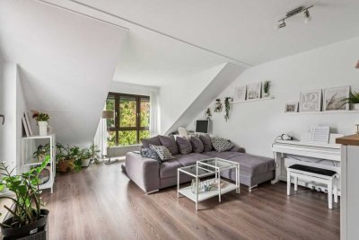 Provisionsfrei – Lichtdurchflutete Dachgeschosswohnung mit großzügigem Schnitt