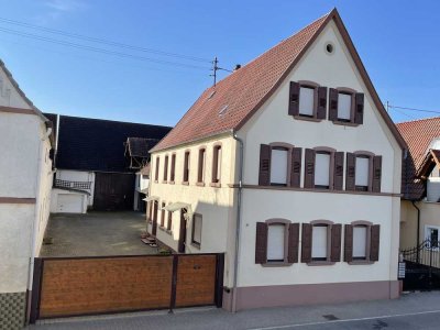 Geräumiges ehemaliges Bauernhaus mit Anbau, Scheune und Süd-Garten