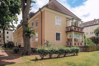 Stadtnahe 2-Zimmer-Wohnung mit Balkon und Einbauküche // 1.OG rechts