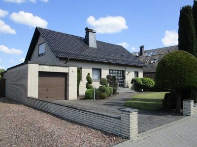 Einfamilienhaus auf großem Gartengrundstück in Schlangen-Oesterholz!
